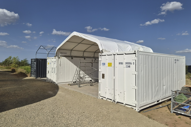 Neue Lager- und Kühlcontainer auf dem Humusland-Hof